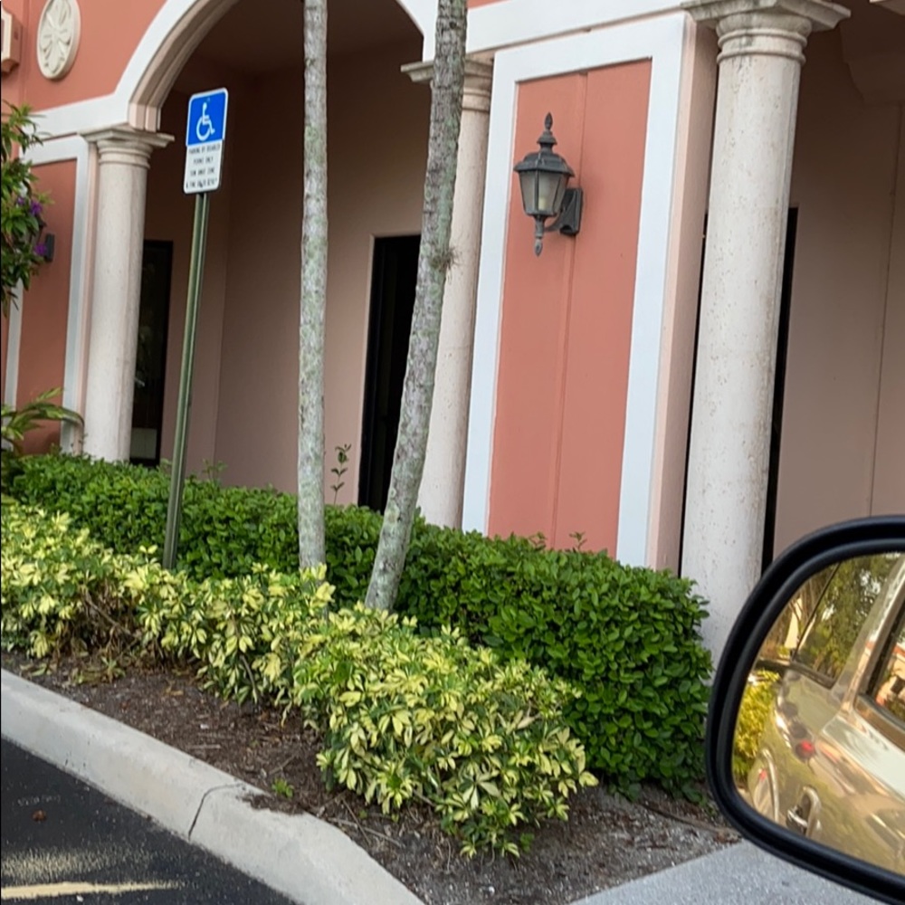 Meet your Posher, Charlyne